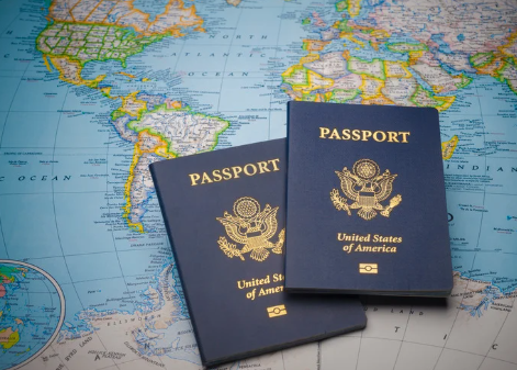 🌍 Traveling Abroad? Let’s Talk About Malaria, Dengue & Ebola ✈️🦟🌿