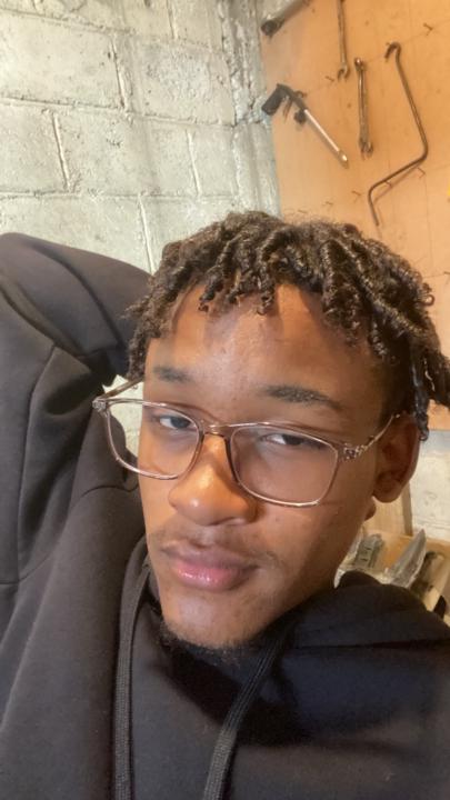 Danell Reyes la bega