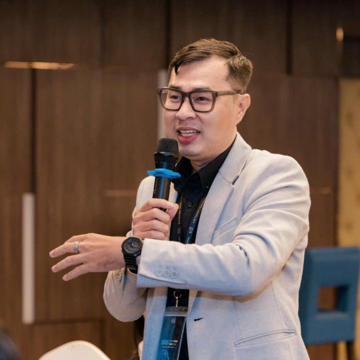 Lam Hoang Le