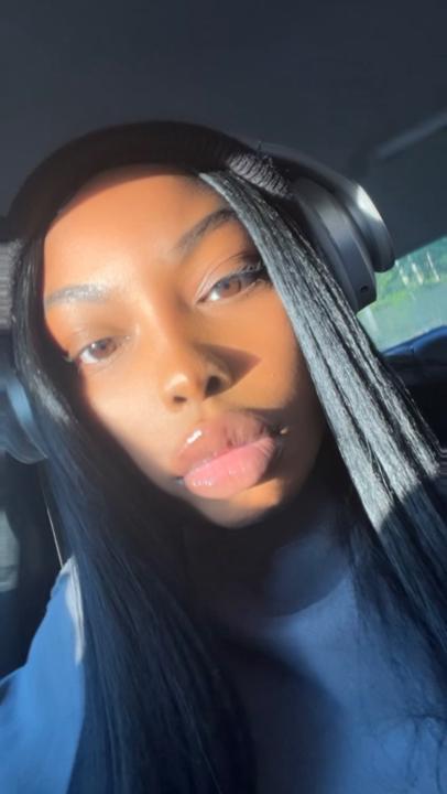 Taneka T