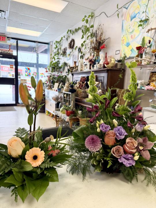 Class 2 of 5 in person- level 1 floral design. Class 2 vertical design, color theory and line. 💐Our group did amazing for our second class! Looking forward to next weeks class 3 already!!! Here’s a pic of what we made. Great job ladies! 