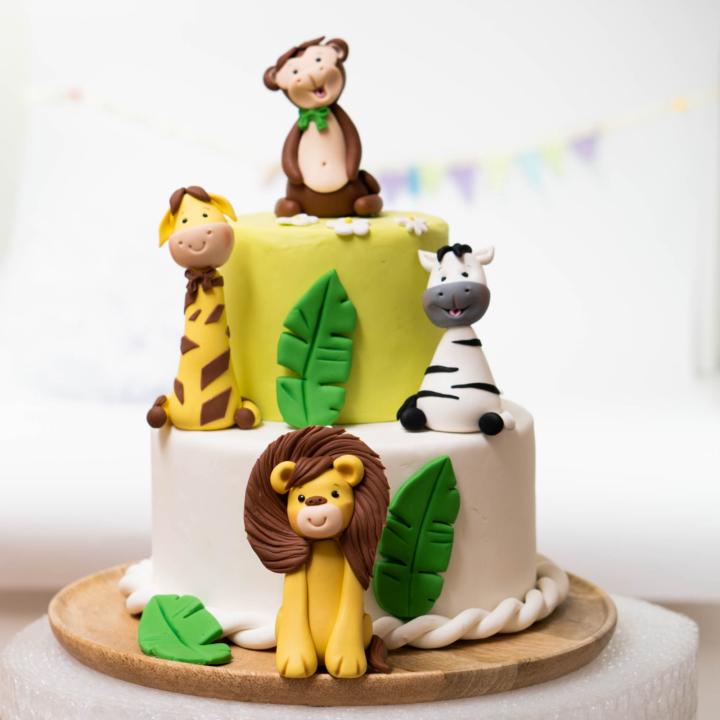 Lion cake topper is ON 