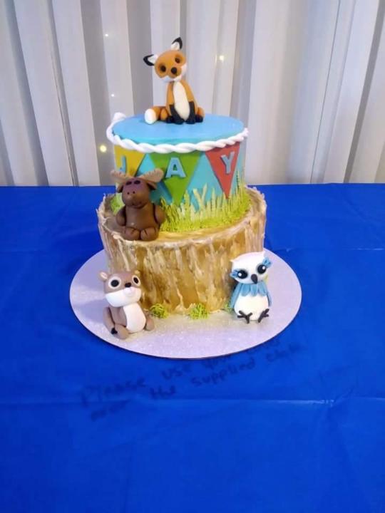 Baby shower cake 