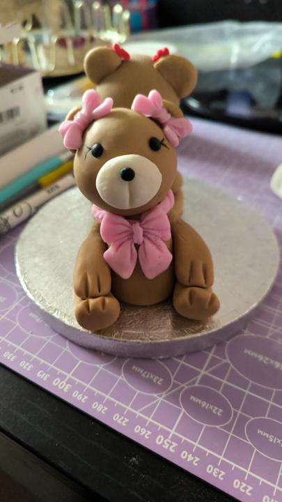 Teddy cake topper