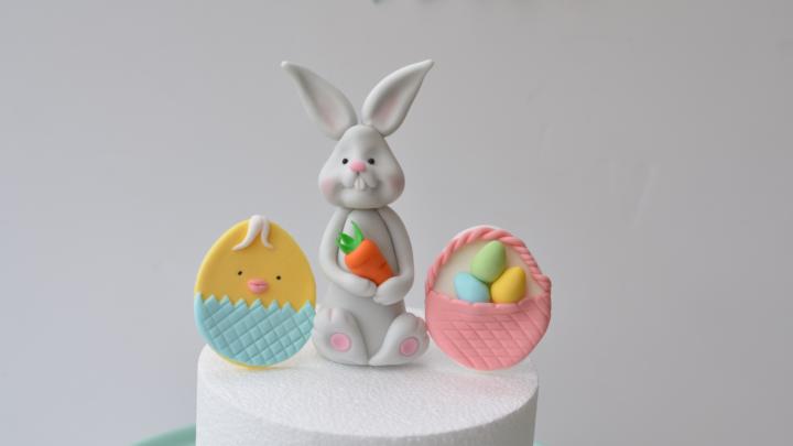 Easter Bunny cake topper tutorial