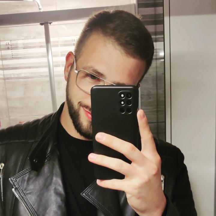Dominik N