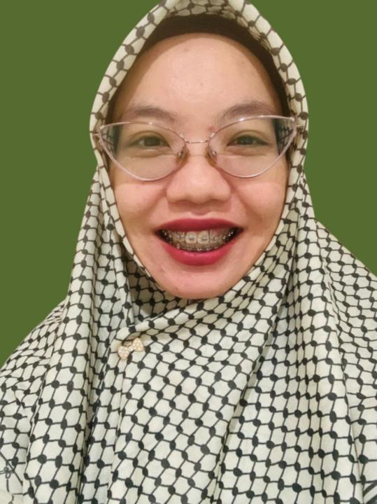 Nayla M