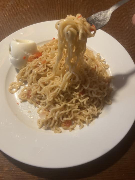 A hot plate of noodles to keep the cold evening warm😋🔥