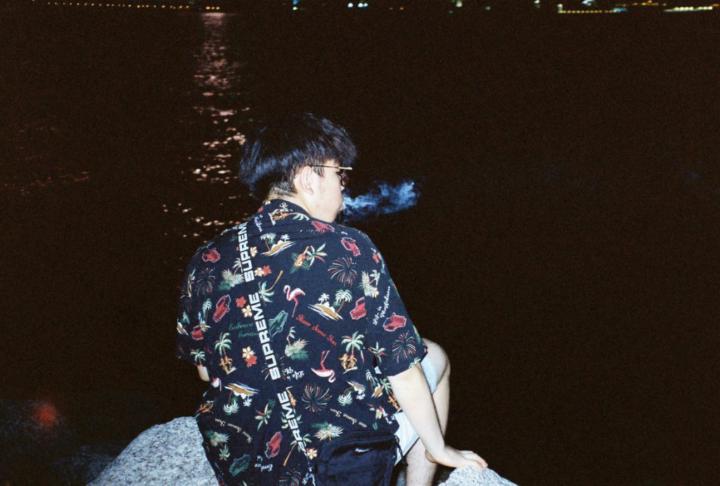 天哥 抽煙--不