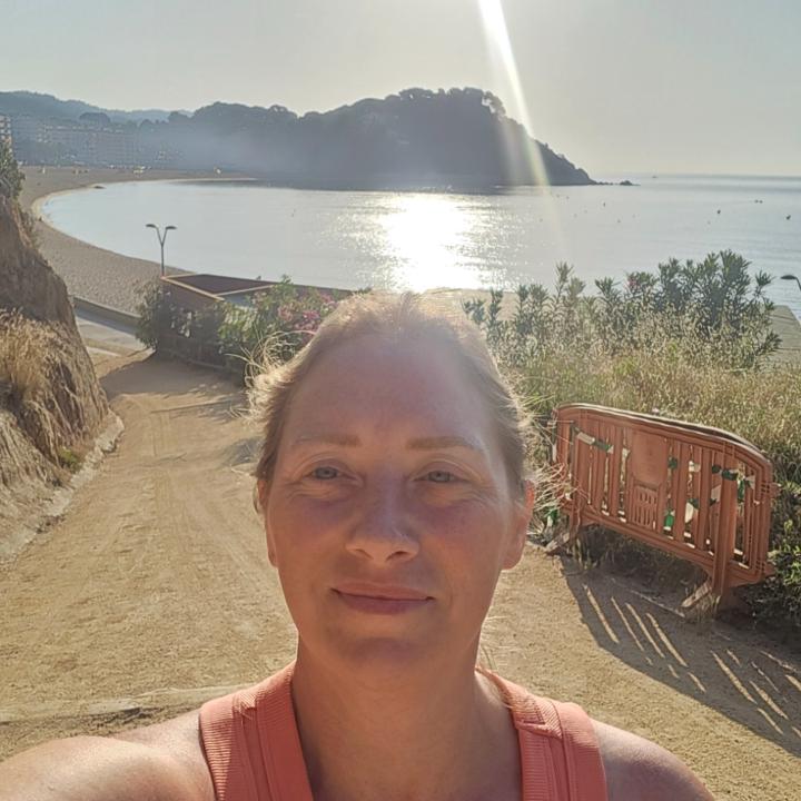 Nicola Barnett